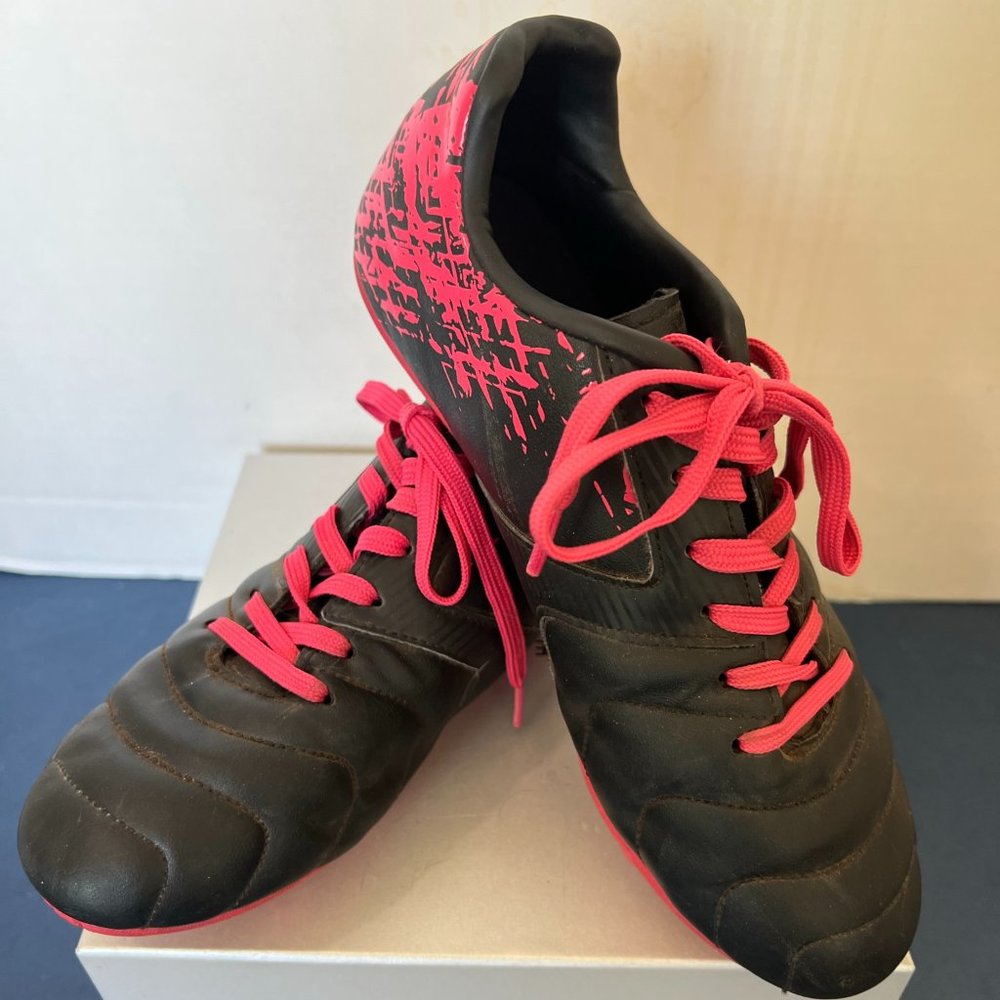 Brava Black And Hot Pink Soccer Girls Shoes